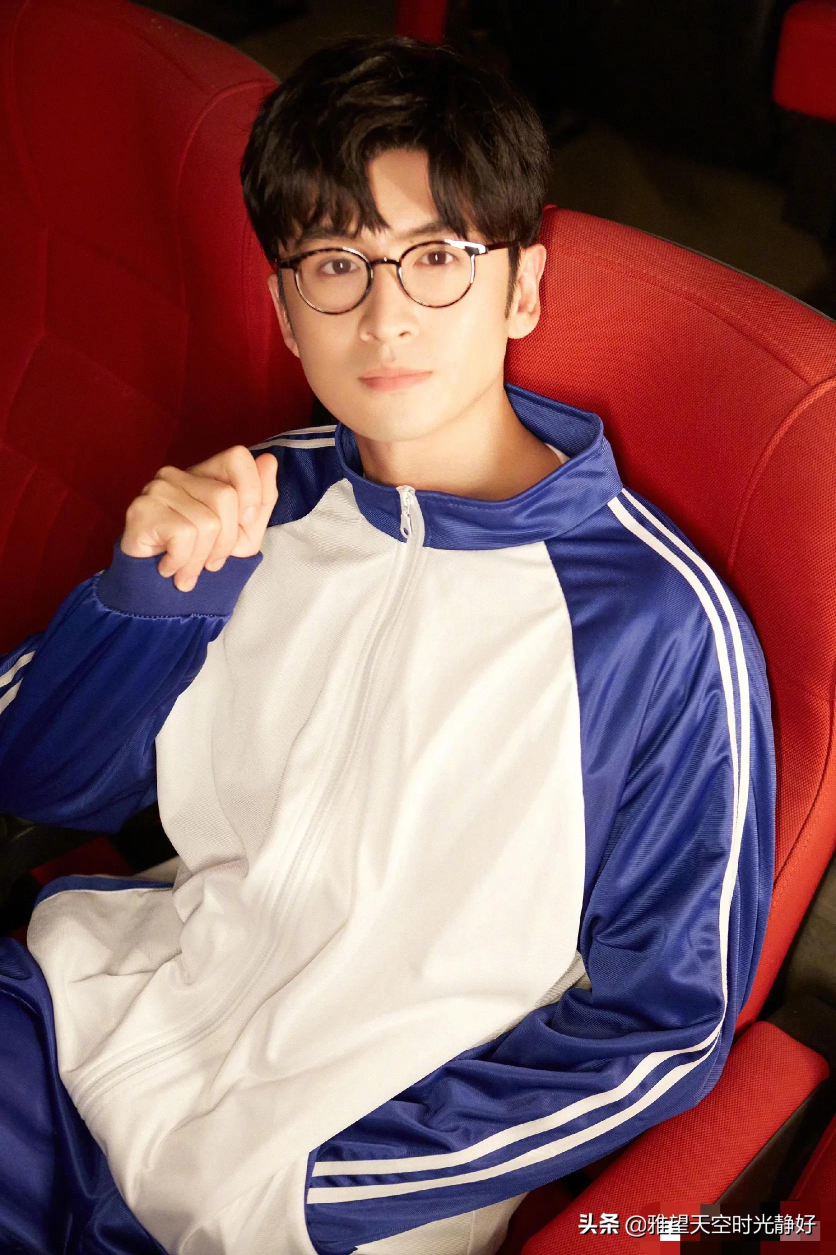 盘点国内男明星眼镜杀高清写真照斯文帅气沉稳内敛雅致贵气