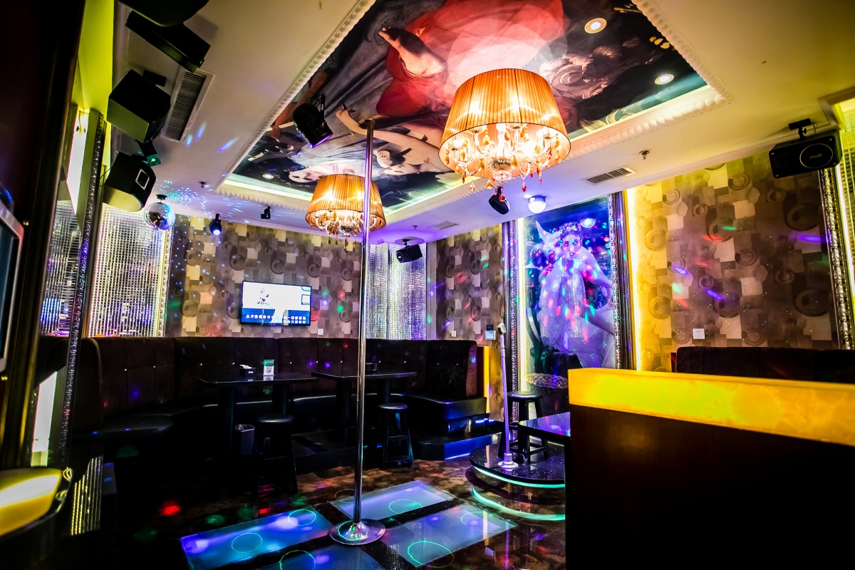 西安19.9元ktv唱歌三小时团购,9.9元ktv团购西安