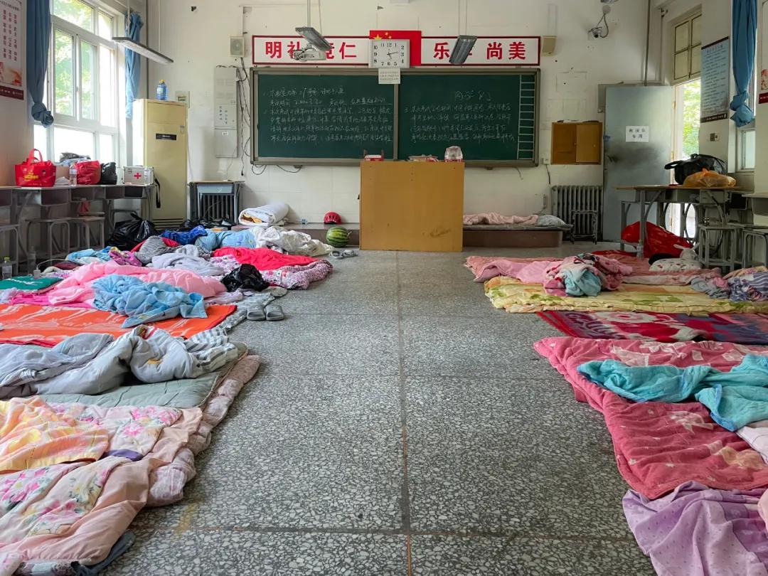 人在新乡，我们的家还在水里