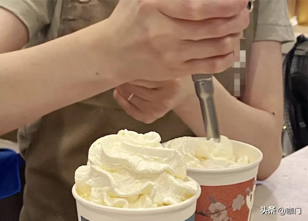 茶饮排队,茶饮店排队人多