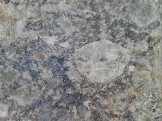 斜长石角砾岩无球粒陨石,月球混合碎硝角砾陨石