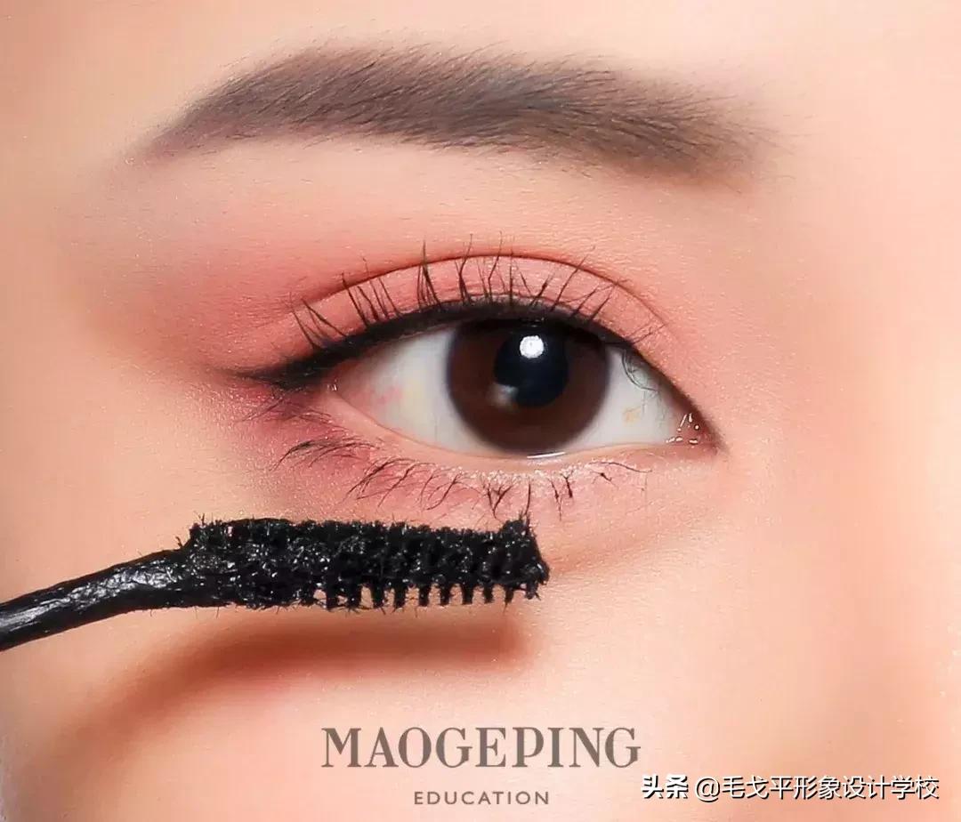 豆沙蜜桃色眼妆,蜜桃色眼妆怎么画好看