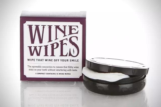 喝完葡萄酒舌头会变黑正常吗,喝葡萄酒牙齿和舌头变紫正常吗