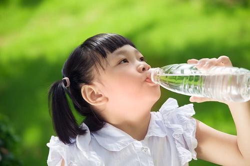 浓硫酸溅到眼睛上正确的处理方法,被浓硫酸溅到多久能好