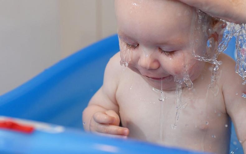 夏天长痱子怎么快速消除,新生儿夏天生痱子怎么办