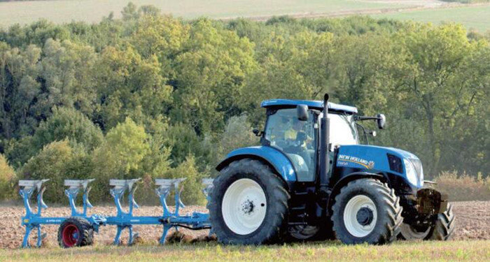 河南拖拉机市场,东方红雷沃迪尔哪个拖拉机最好