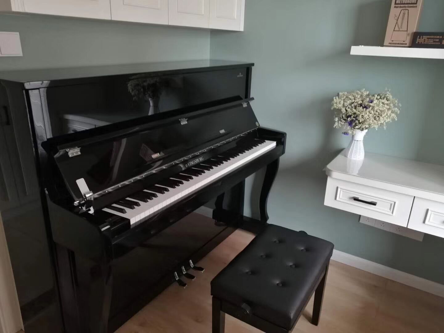 钢琴选择哪款性价比高,推荐一款性价比极高的钢琴