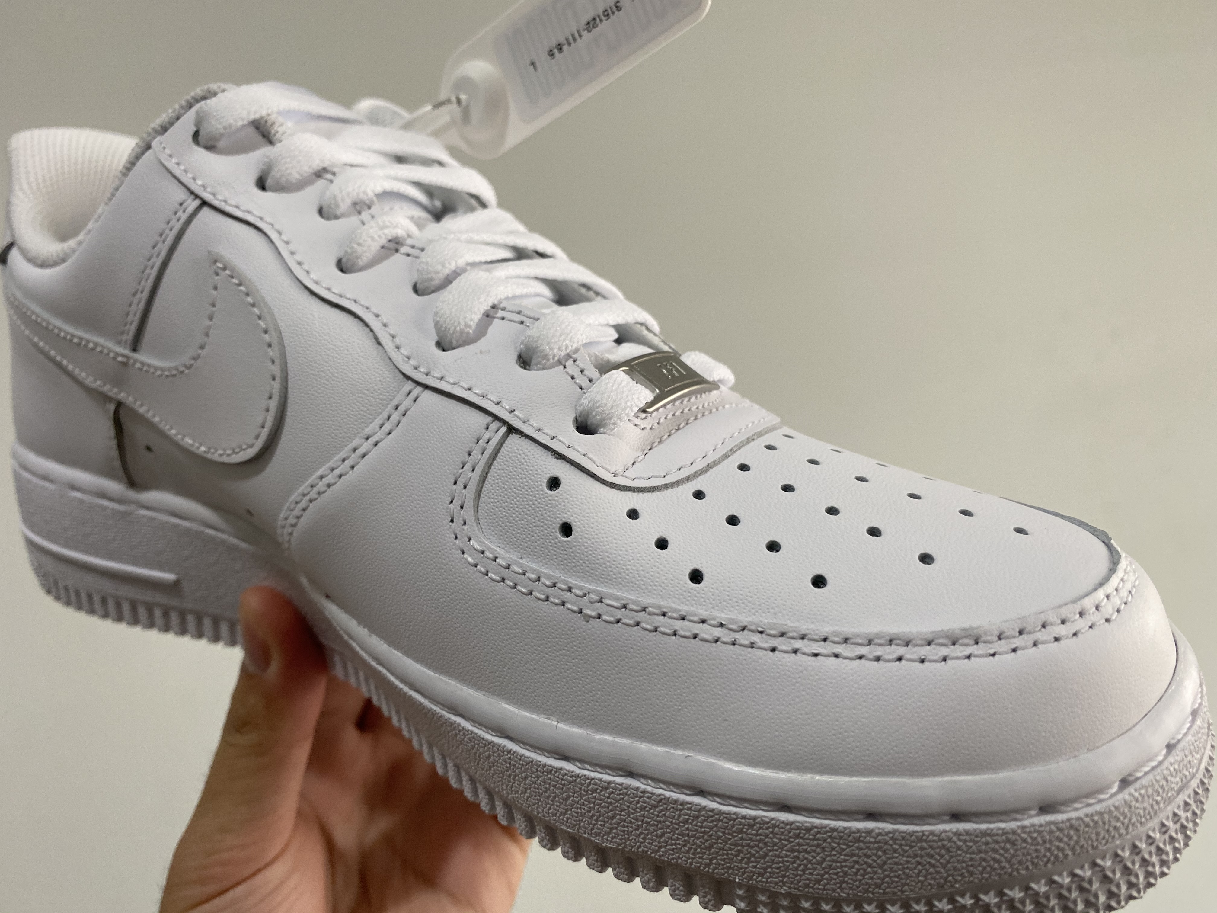 好看的af1球鞋推荐,af1纯白低帮鞋两边一定有透气孔吗