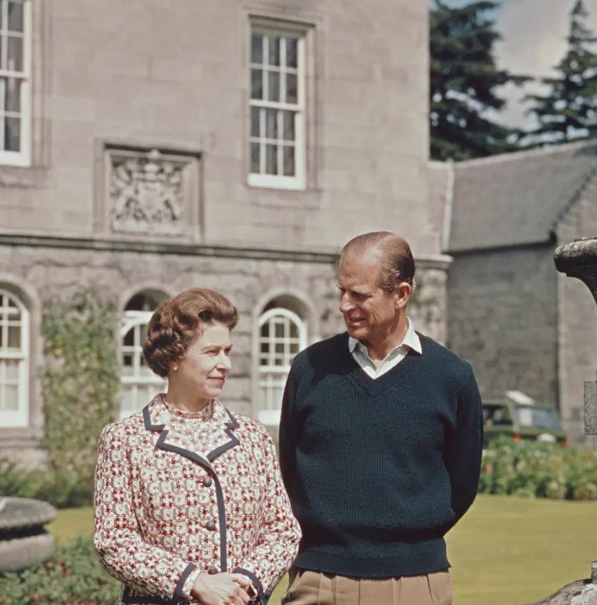 当王室成员打开大门在家里拍照时，我们才终可以一睹他们的豪宅