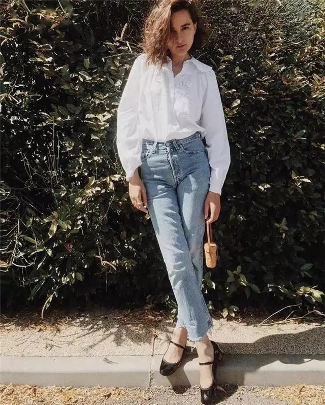 小白鞋船鞋平跟,小白鞋已经过时了