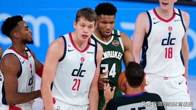 用头撞人！字母哥懊悔不已比尔很不满意球迷：扬尼斯齐达内