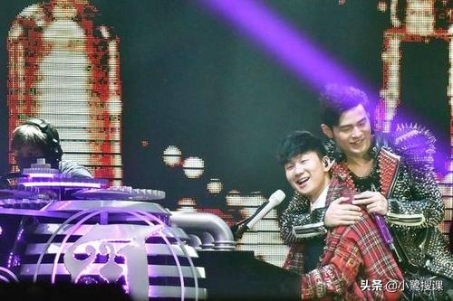 双j合体致敬白衣天使人民网,双j同台同一首歌炸裂程度