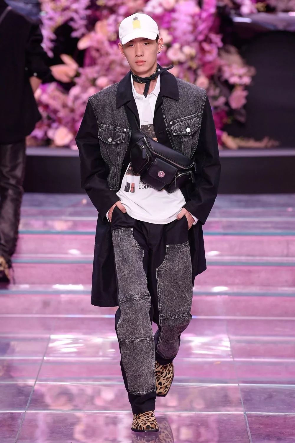 范思哲2018米兰春夏男装大秀,范思哲创意总监donatellaversace