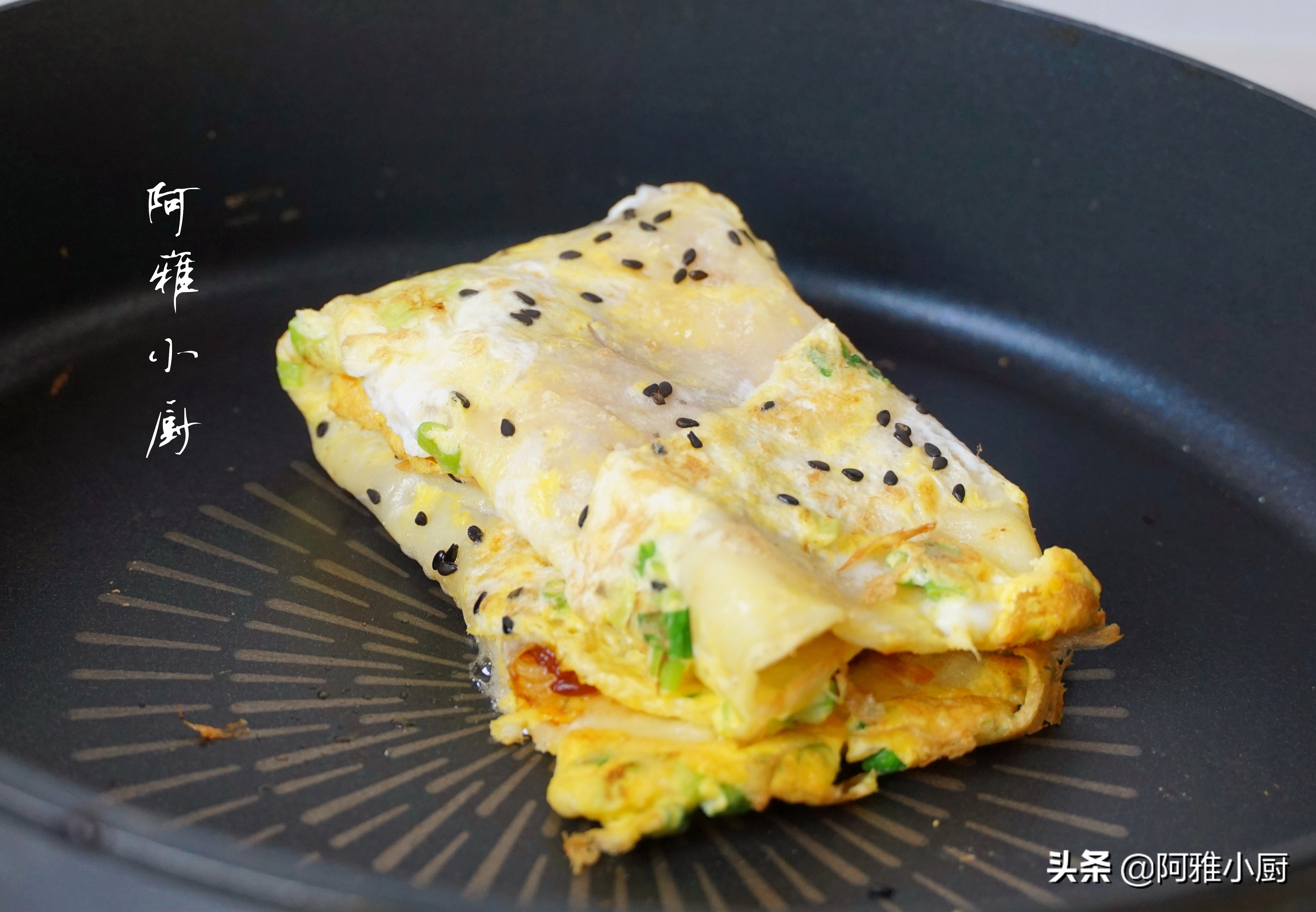 五分钟在家自制煎饼果子,早餐煎饼果子超简单做法