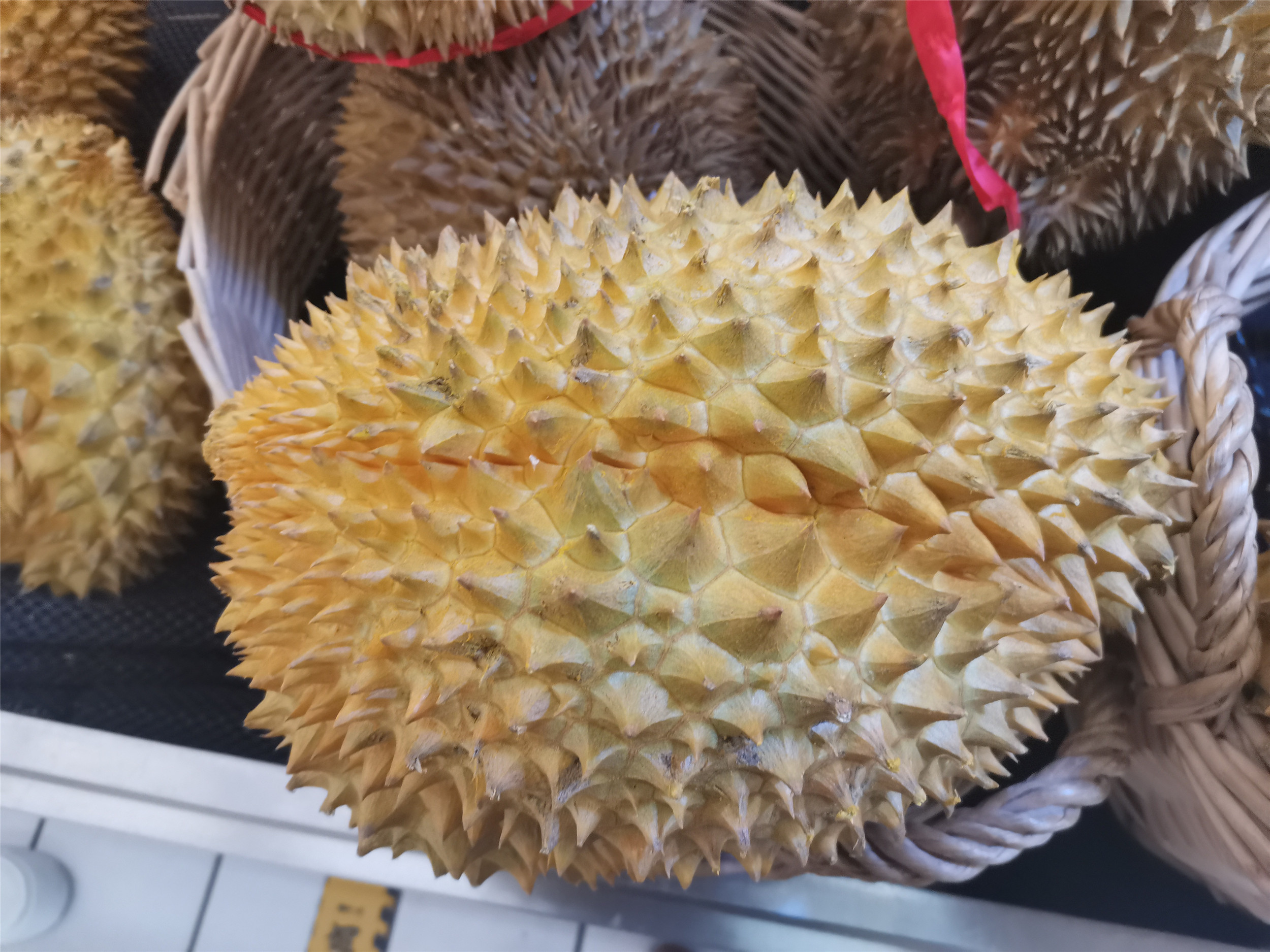 买榴莲的三个挑选方法,水果店老板告诉你榴莲怎么挑选