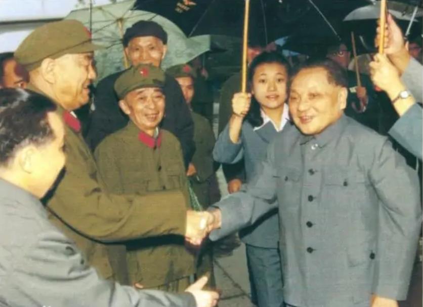 尤太忠上将：我军善攻猛将，73年冒险见邓公，亲手送5条中华烟