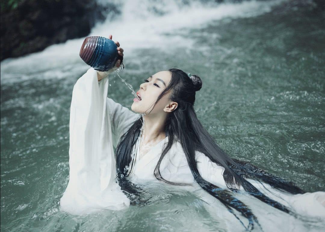 白酒和红酒喝哪款好,白酒和红酒有什么区别呢