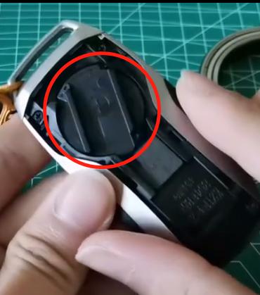 汉dm后备箱卡住东西打不开,汉dm后备箱打不开怎么办