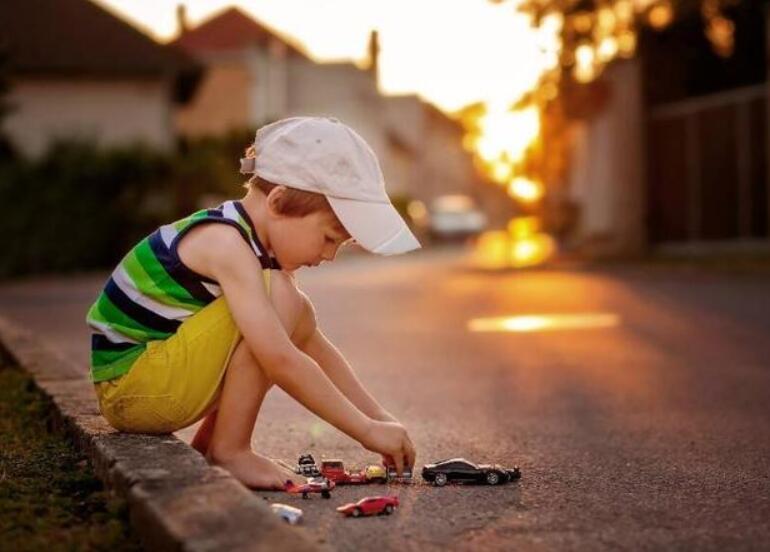 父亲给孩子取名字很奇葩,父亲给儿子取名字搞笑的说法
