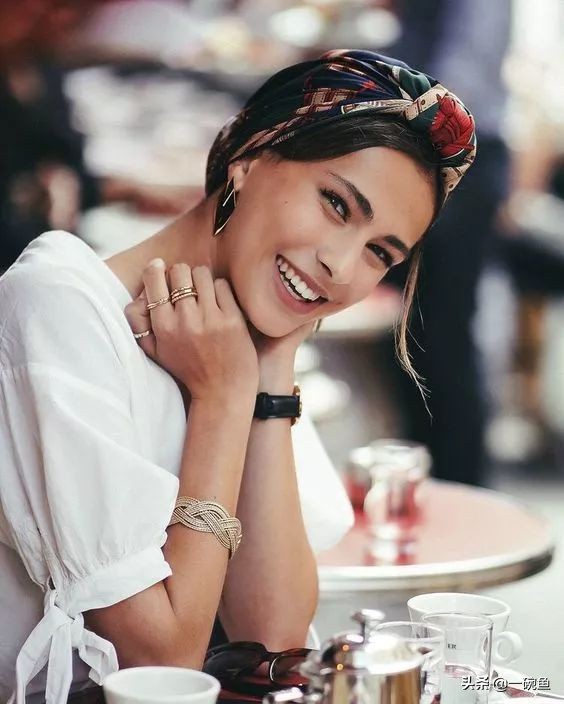 不想头发被吹乱,不想头发那么蓬松怎么办