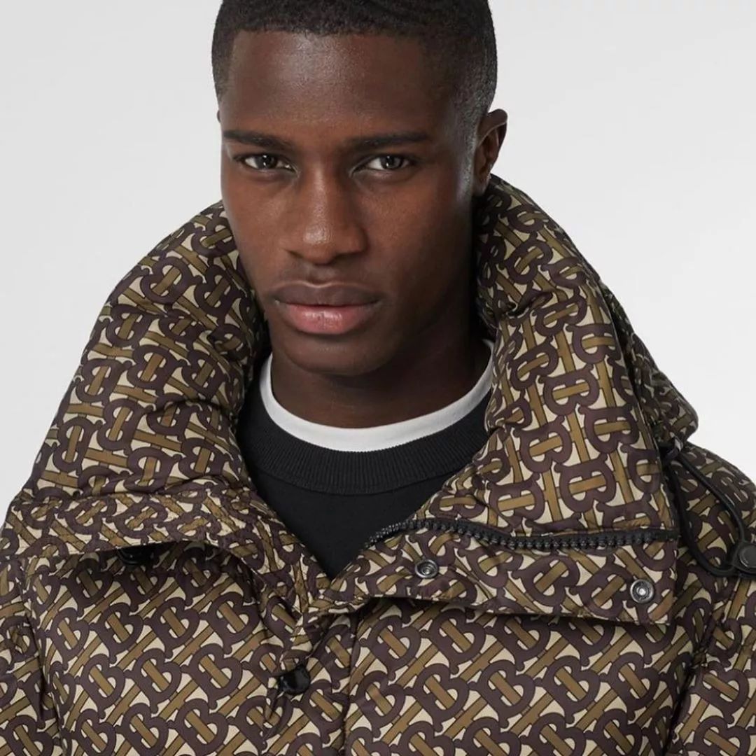 burberry近5年高级成衣的共性,Burberry为什么印花都在里面