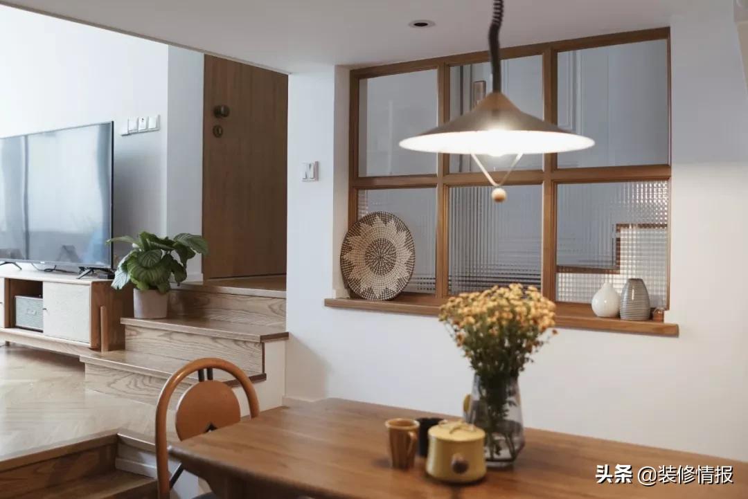 她买下32㎡上海老旧学区房，为女儿打造小桃园还有20㎡舒适大庭院