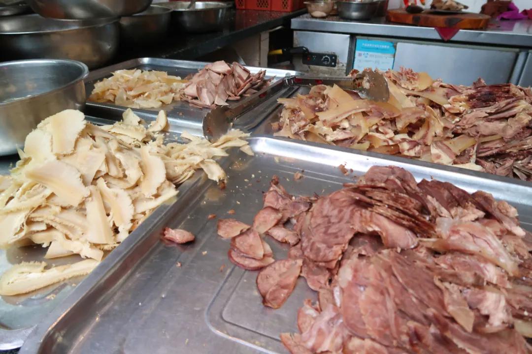 成都闹市区有家苍蝇馆子40平米,成都苍蝇馆子本地人推荐便宜好吃