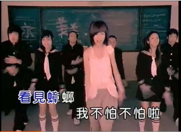 上过央视晚会的歌手郭美美，走到今天的结局，究竟该怪谁？