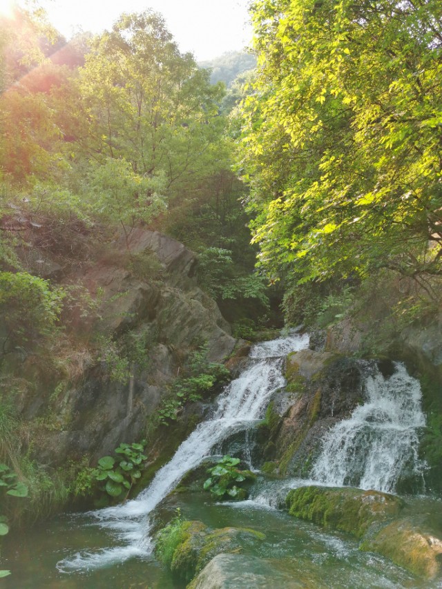 重渡沟：曾经的穷山沟！被民宿唤醒、如今游客一住就俩月