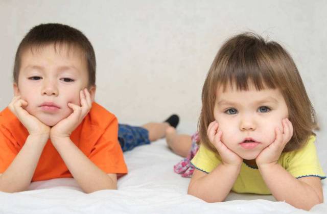 “妈妈，为什么妹妹没有小鸡鸡呀？”