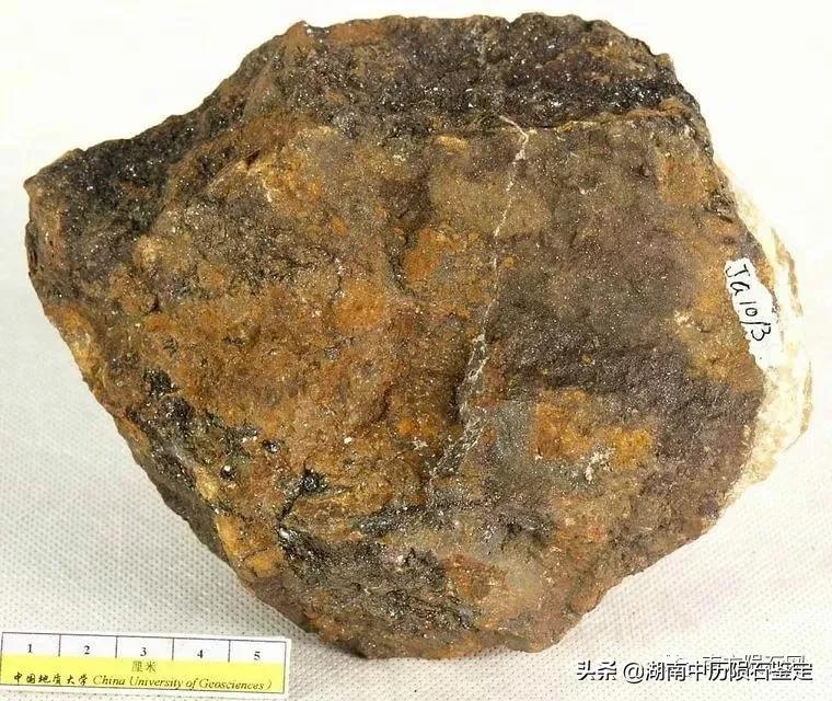 月球陨石与地球矿石的区别,月球陨石和矿石有什么区别