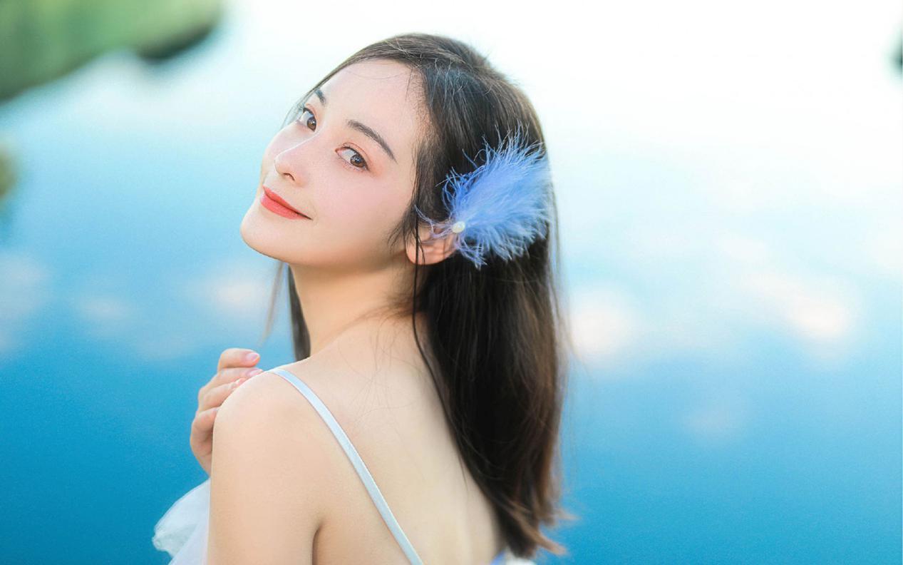 头发干燥去理发店怎么护理,头发烫了太干燥怎么护理