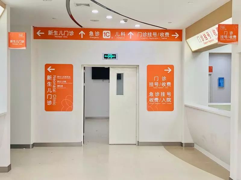 承载上海人最初记忆的“网红”医院搬迁一个月:一家人齐来“打卡”,新院开出新门诊