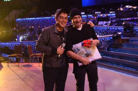 谭咏麟好听到哭的一首歌,谭咏麟最经典的歌现场版