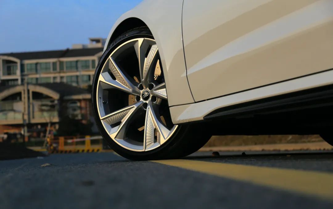 燃油车的魅力奥迪rs7,中国首台奥迪rs7-r