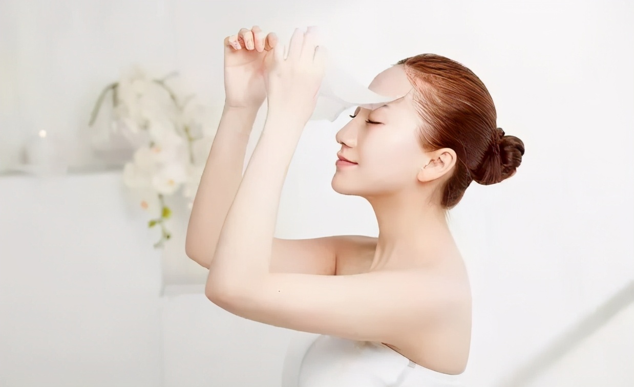 女人过了40岁年轻不显老的小技巧,40岁黄脸婆用什么护肤