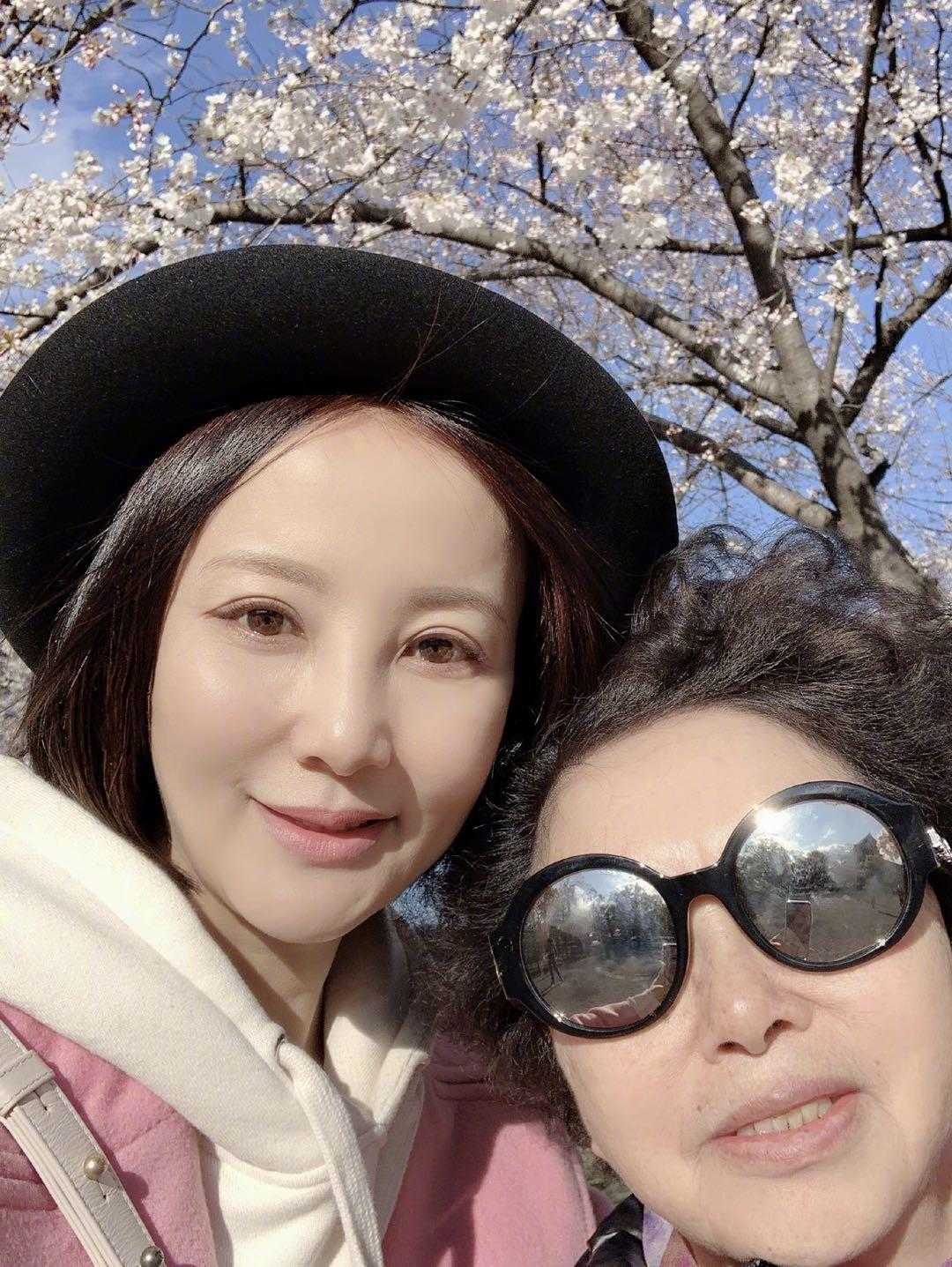 小陶虹年轻穿搭,陶虹穿大衣