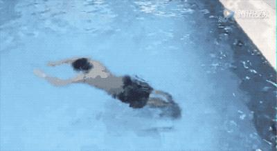 潜泳技巧潜不下去,潜泳太难几个小技巧让你轻松掌握