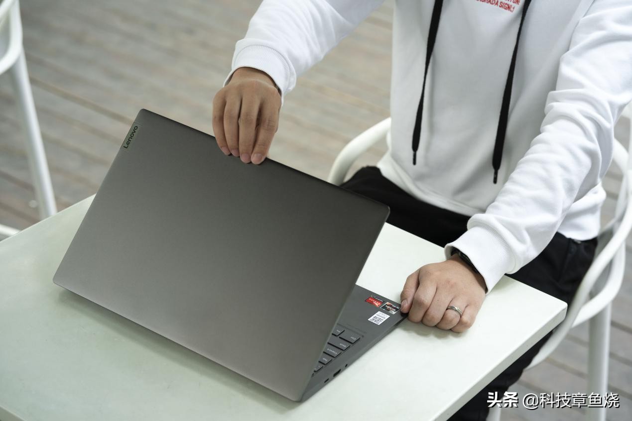 小新air15锐龙和酷睿哪个更好,小新air15锐龙版有几个处理器