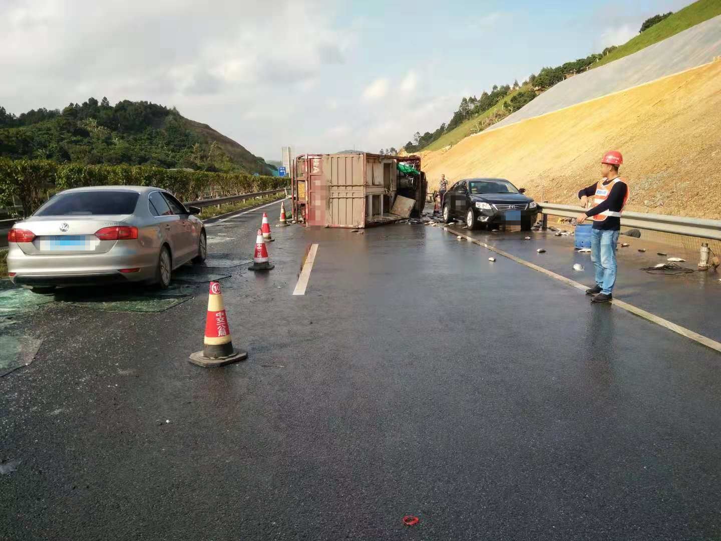 阳光刺眼导致追尾,阳光刺眼追尾事件