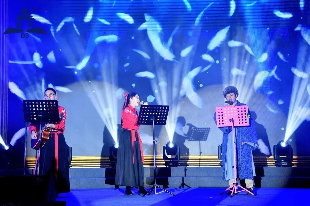 规范自律天道酬勤，奉献担当人心有秤，戴氏教育名航部拜年会