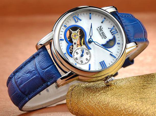 腕表的正确戴法戴到哪个位置,腕表佩戴方法及注意事项