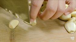 腊八蒜最简单做法，掌握这几个诀窍快速变绿，又脆又香，真过瘾