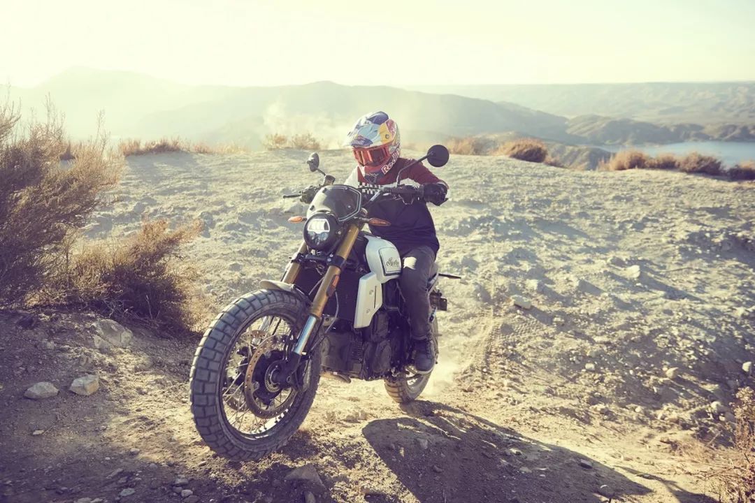 如此拉风的摩托车很有个性,既复古又有科技感的摩托车