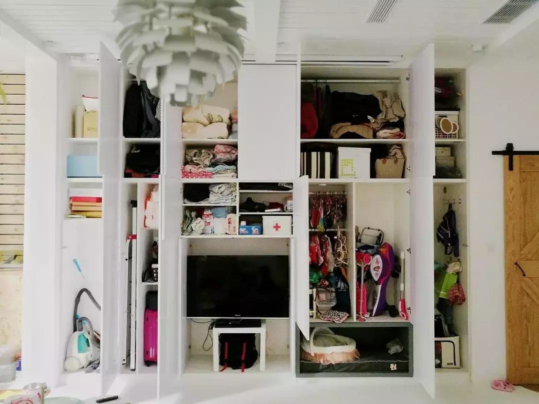 为了女儿买76㎡学区房，改造后竟被隔出8间房！客厅就有40㎡