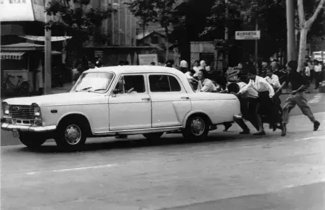 鎴戜滑鐨勮蹇嗘濡備竴鏉℃祦鍔ㄧ殑澶ф渤,绌垮煄璁板繂