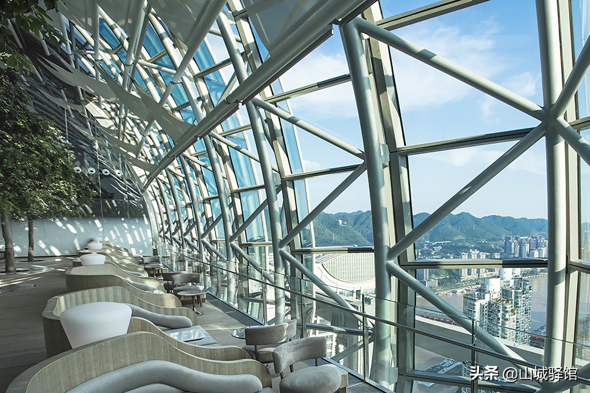 重庆云端之眼高空观景台来福士,俯瞰重庆观景台