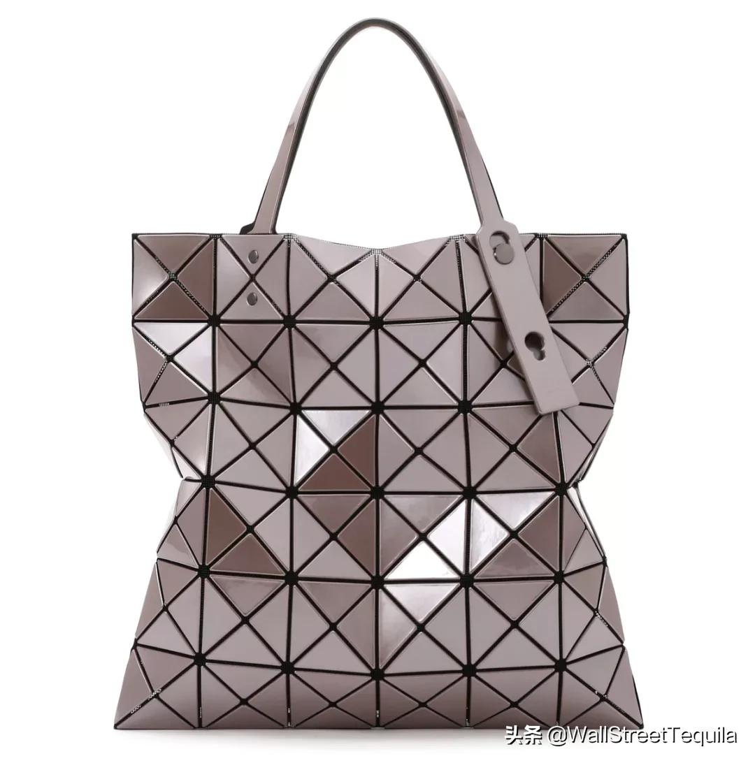 刚进投行就背Hermès的人，后来都升职加薪了