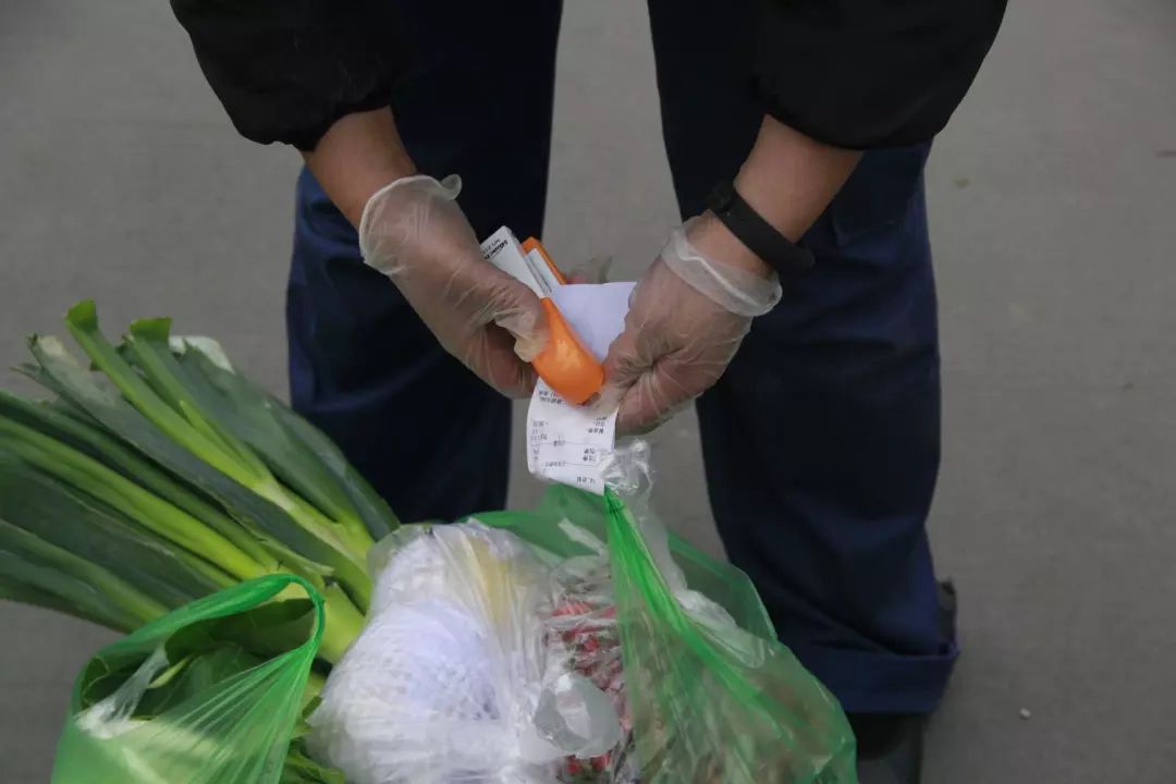 番禺｜物业做“微商”卖菜，管家当“快递员”送菜，广碧这波操作获满屏点赞