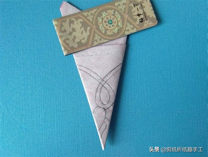 牛年手工窗花剪纸步骤图解,剪纸窗花教程新手入门